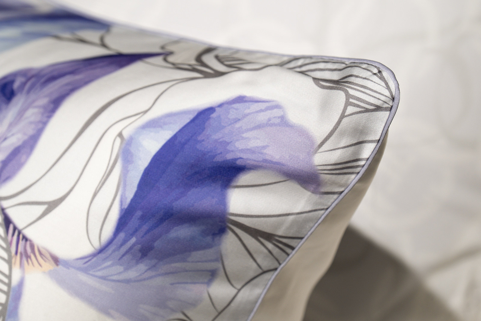 Комплект постельного белья «Ирисы» тенсель 220х200см с наволочками 50х70см 8