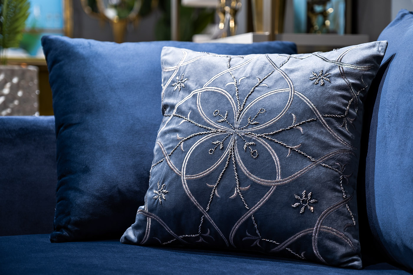 Подушка декоративная с вышивкой «Узор» синяя 3