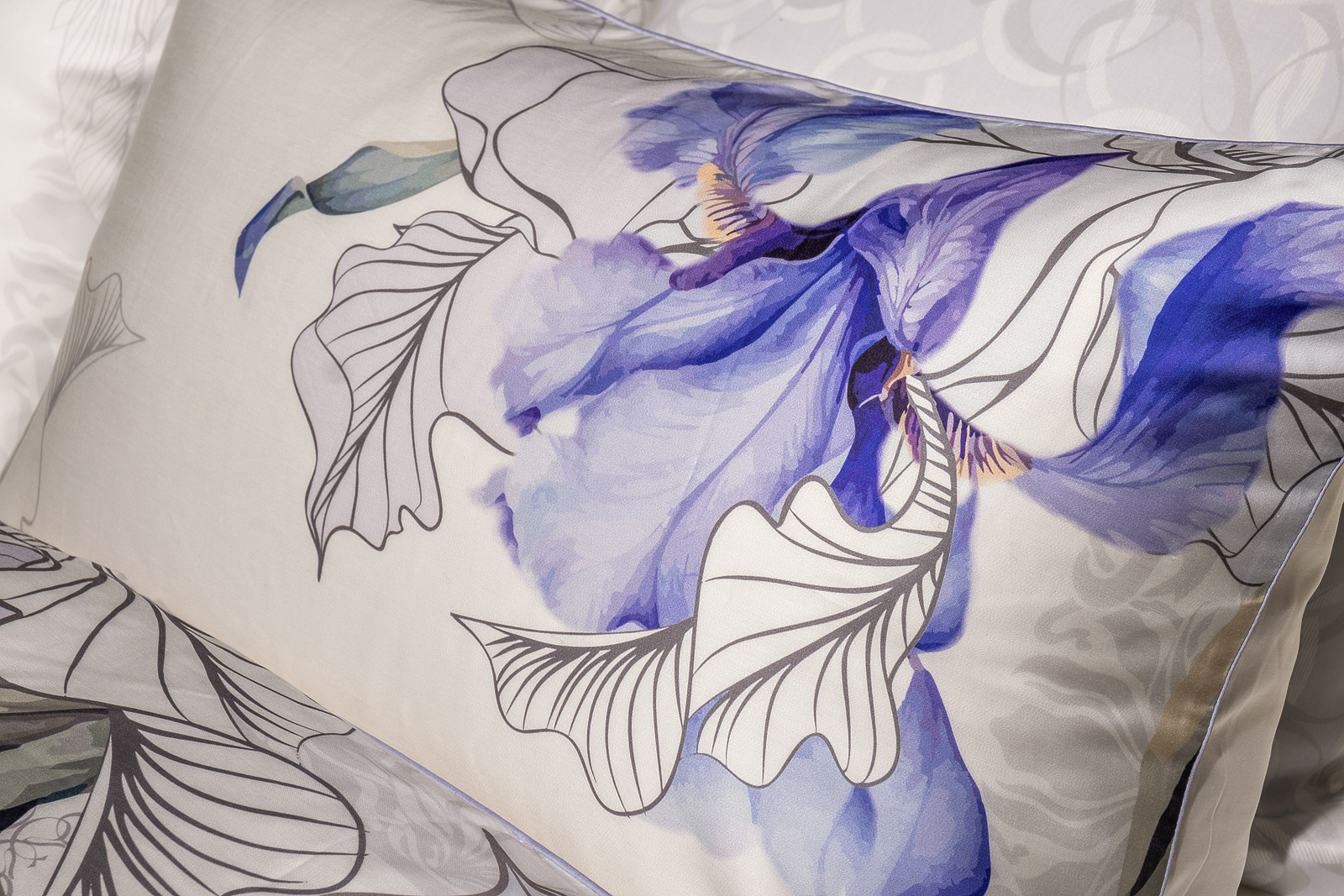Комплект постельного белья «Ирисы» тенсель 145х210см с наволочками 50х70см 7