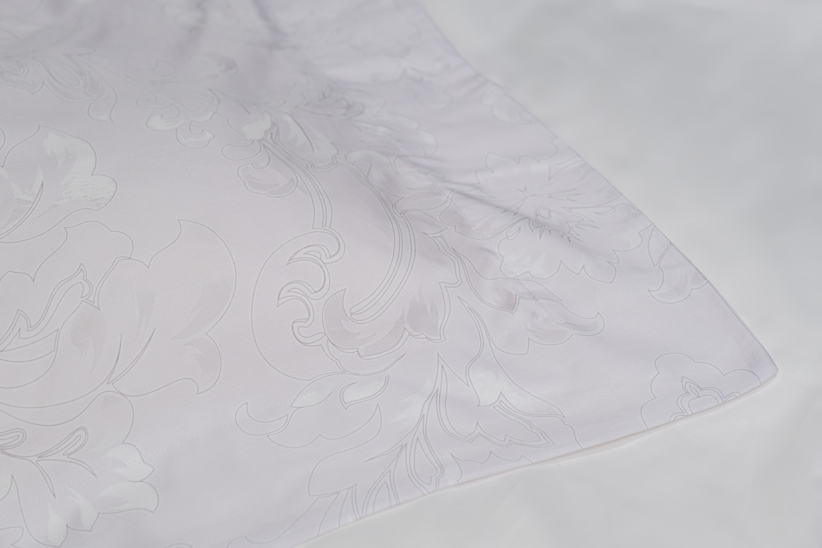 Комплект постельного белья «Лоренцо» белый 220х200см с наволочками 50х70см 9