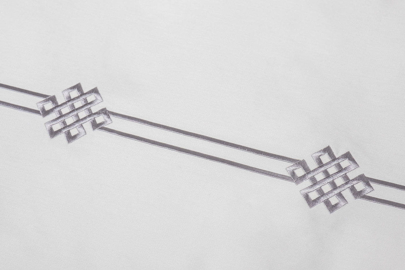 Комплект постельного белья «Арктик» с вышивкой семейный 145х210см серый 8