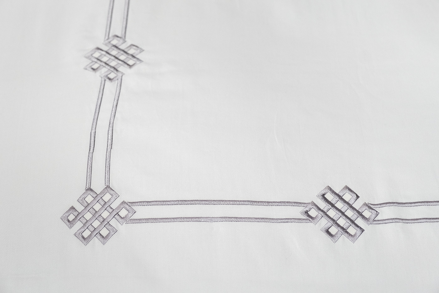 Комплект постельного белья «Арктик» с вышивкой семейный 145х210см серый 11