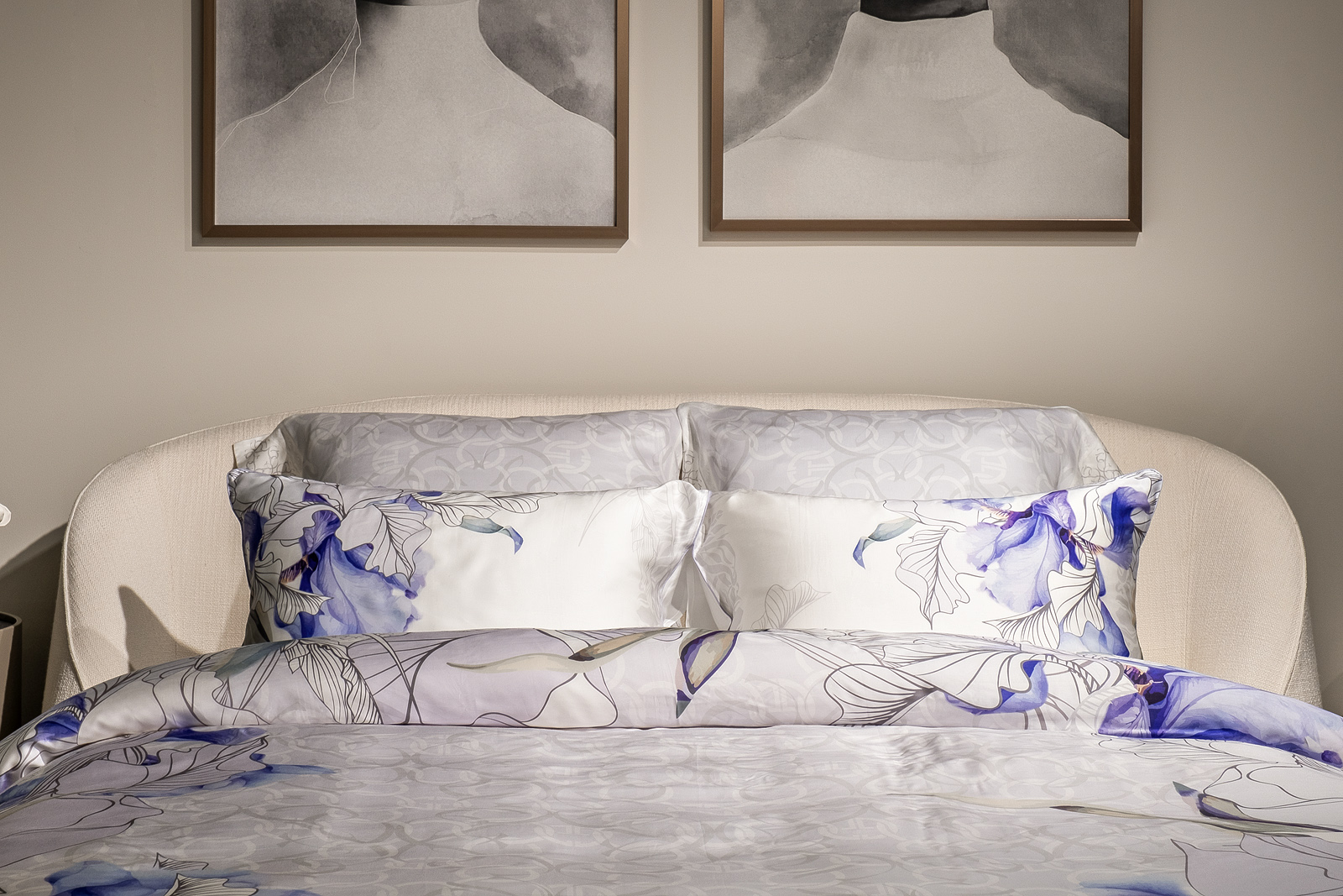 Комплект постельного белья «Ирисы» тенсель 220х200см с наволочками 50х70см 4