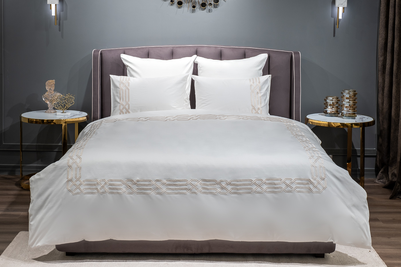 Комплект постельного белья «Паллада» с вышивкой семейный 145х210см золотой 1