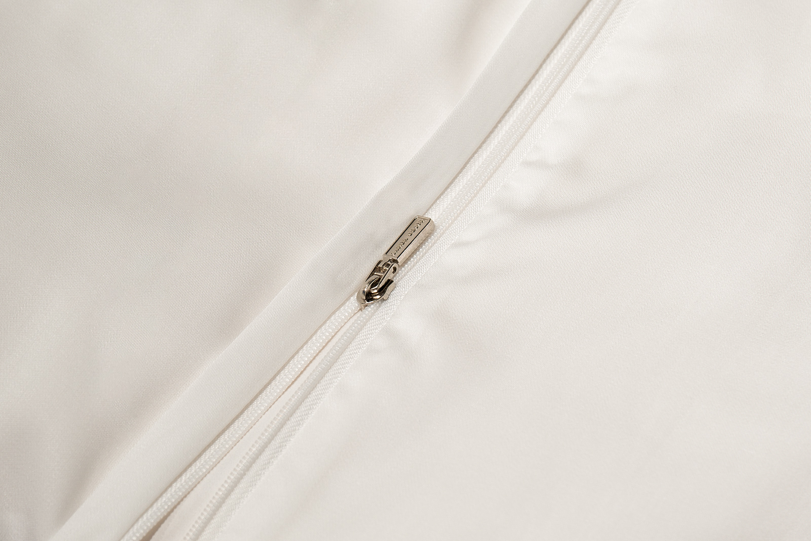 Комплект постельного белья «Ирисы» тенсель 220х200см с наволочками 50х70см 12