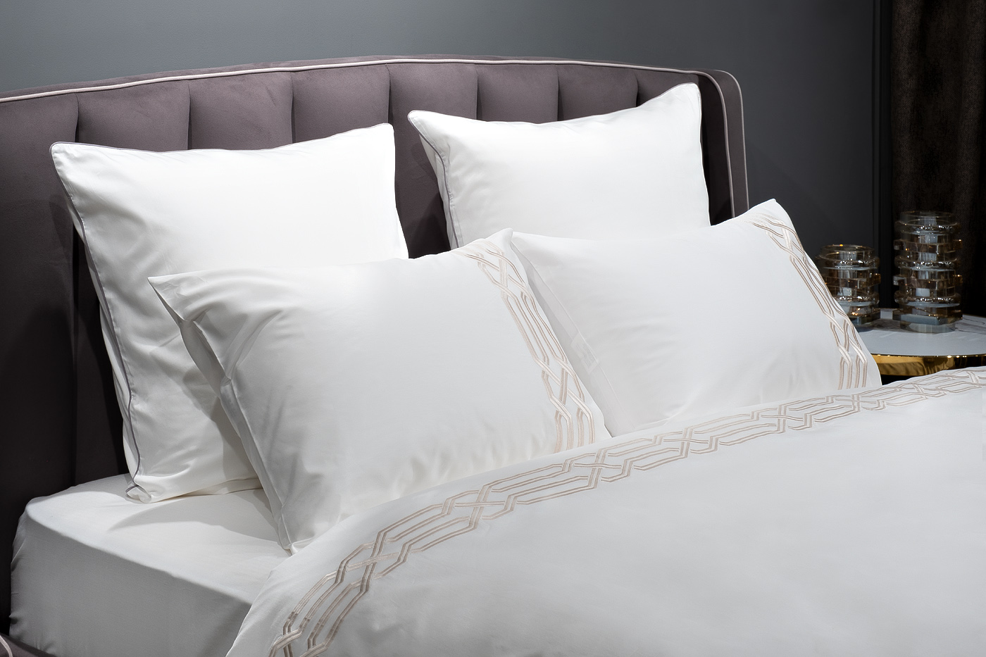 Комплект постельного белья «Паллада» с вышивкой евро 220х200см золотой 2