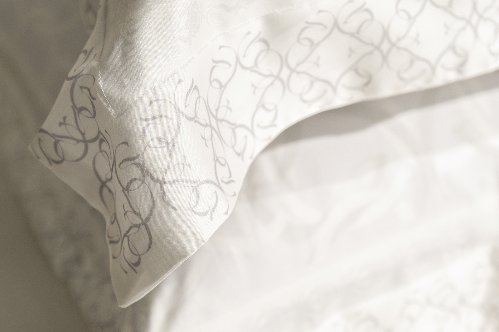 Комплект из 2х наволочек «Ирисы» 70х70см тенсель белый 3