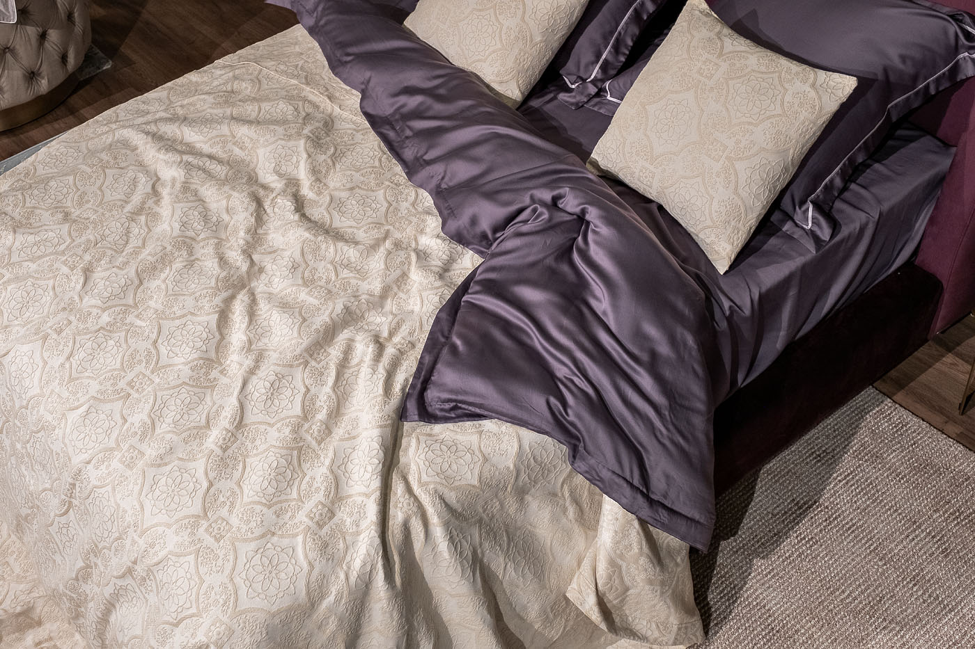 Наволочка декоративная «Тиара» 50х50см бежевая 3