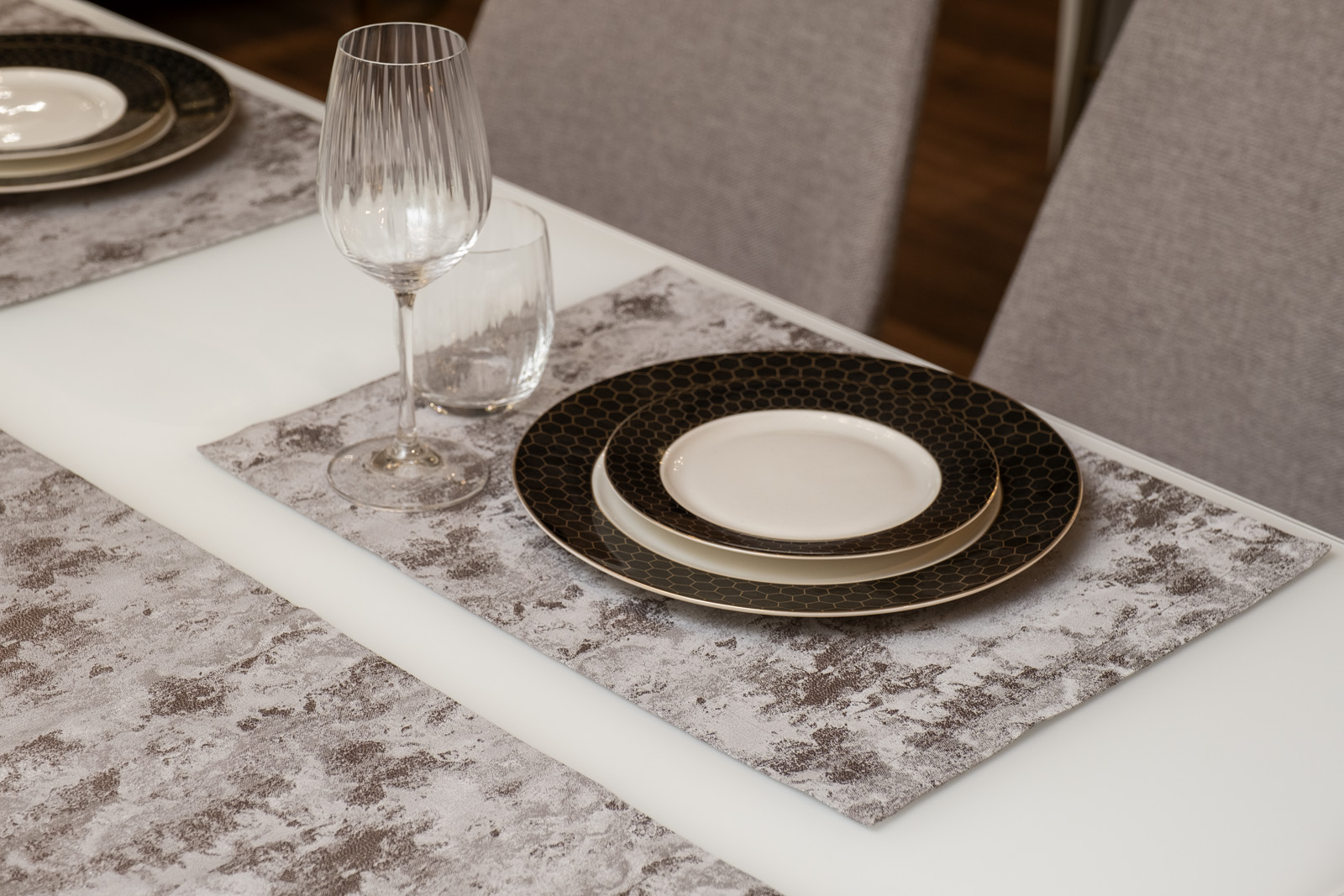 Набор для сервировки стола Mirage Mica дорожка 50х180см и две салфетки 33х45см 2