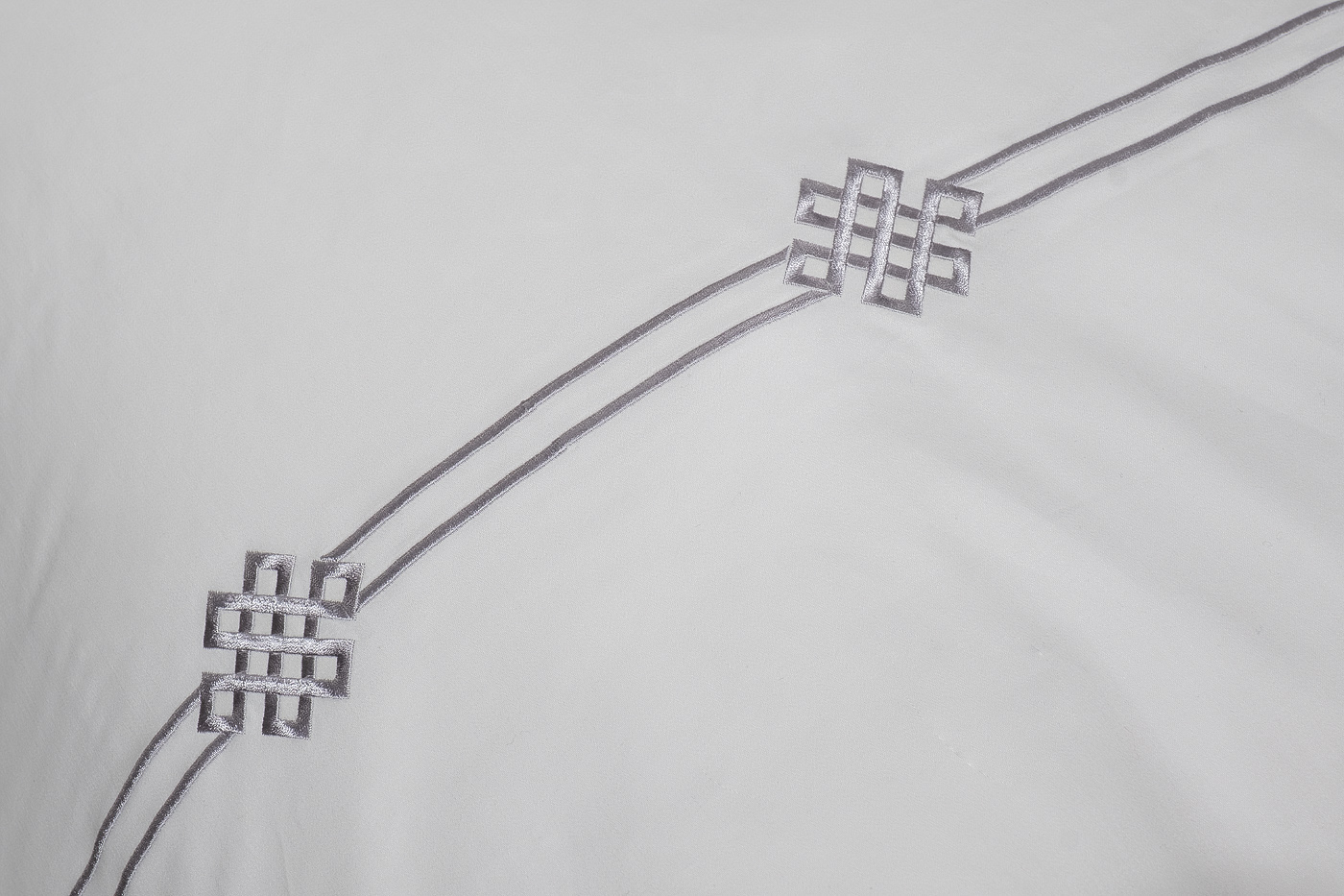 Комплект постельного белья «Арктик» с вышивкой семейный 145х210см серый 6