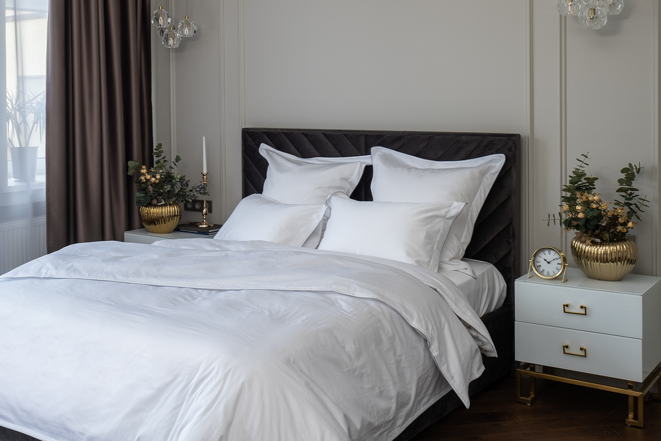 Простыня сатиновая на резинке 180х200х30см белая 4