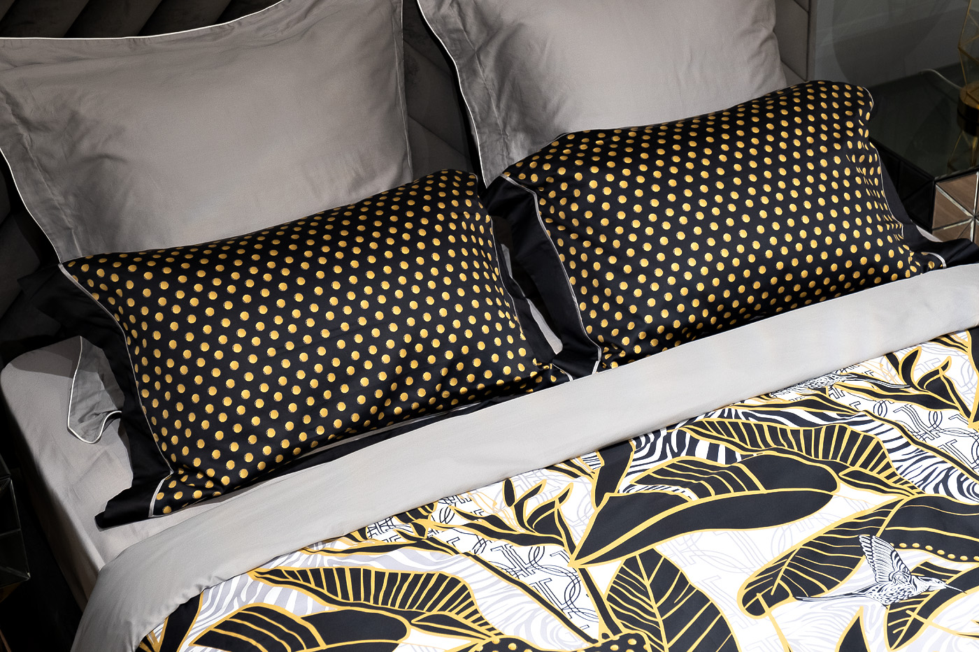 Комплект из 2х наволочек «Тропики» 50х70см золото/черный 3