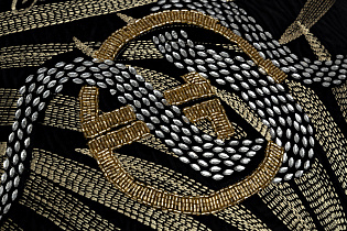 Подушка декоративная с бисером, стеклярусом и вышивкой «Тропики» черная 2 (превью)