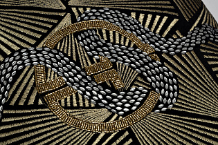 Подушка декоративная с бисером, стеклярусом и вышивкой «Антик» черная 2 (превью)