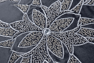 Подушка декоративная с вышивкой и бисером «Цветок» синяя 2 (превью)