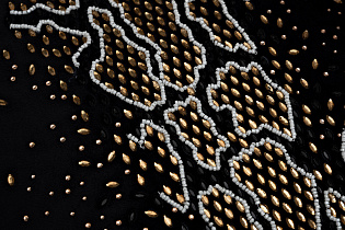 Подушка декоративная со стразами «Питон» черная 2 (превью)